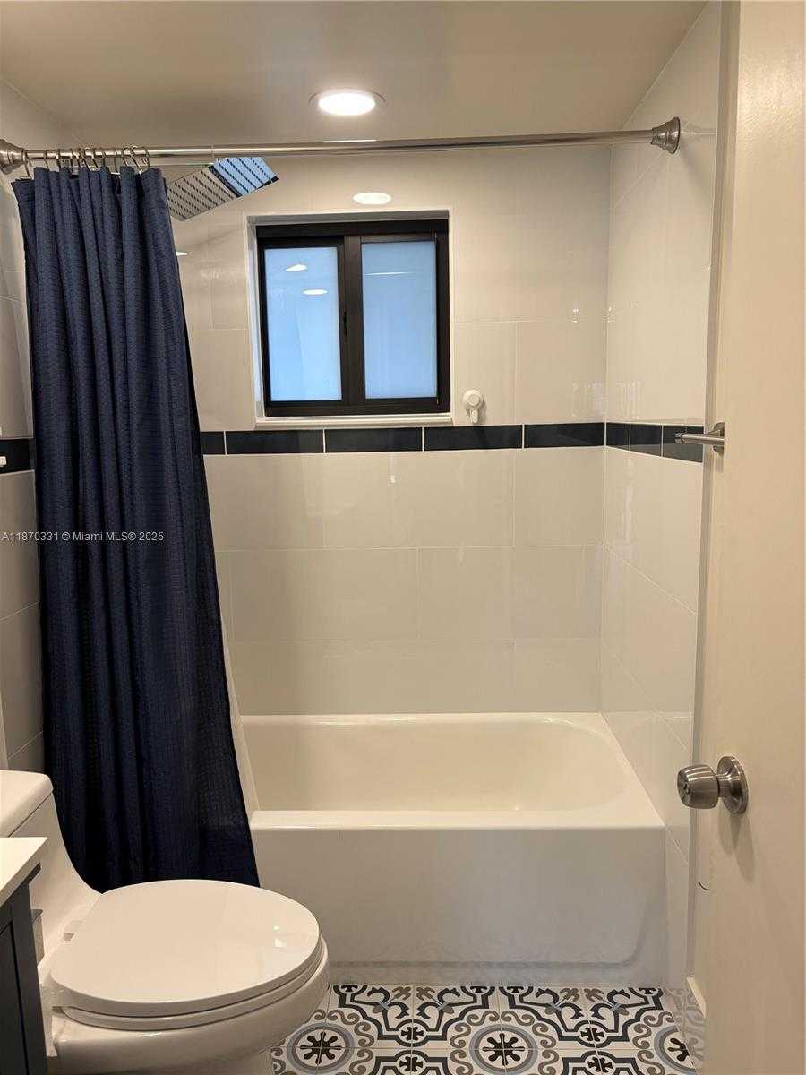 Small Image of 11527 SOUTH WEST 84TH LN, Miami Number 17