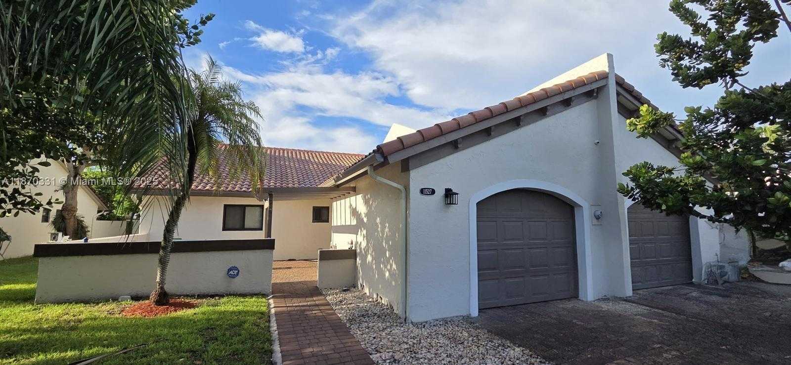 Small Image of 11527 SOUTH WEST 84TH LN, Miami Number 2
