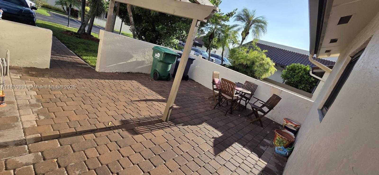 Small Image of 11527 SOUTH WEST 84TH LN, Miami Number 3