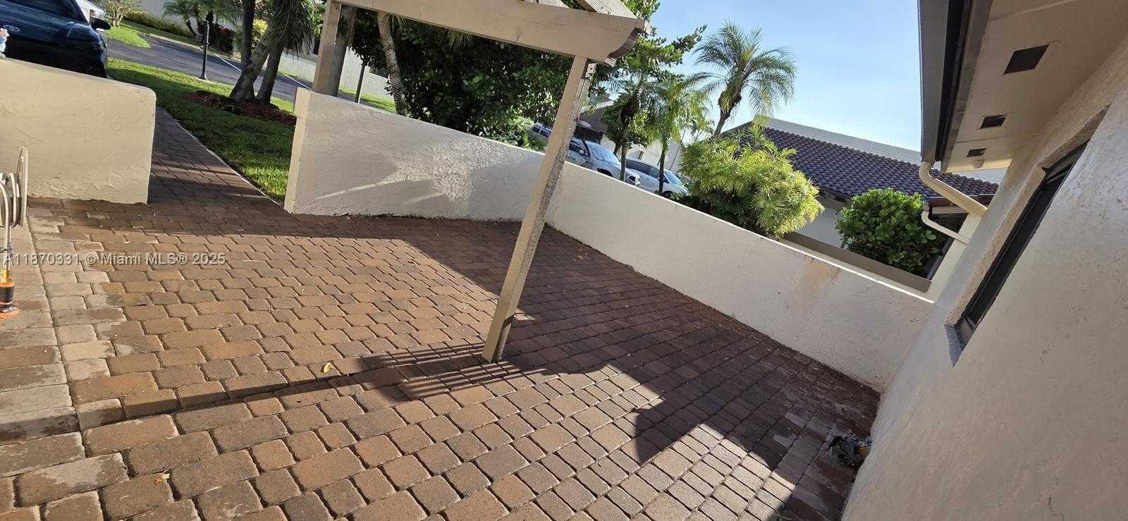 Small Image of 11527 SOUTH WEST 84TH LN, Miami Number 5