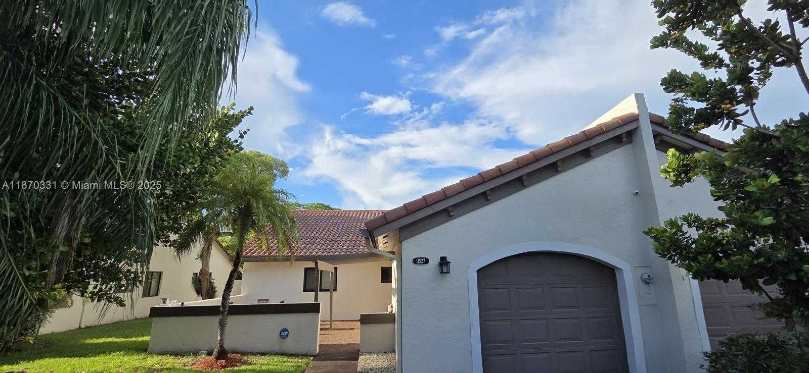 Small Image of 11527 SOUTH WEST 84TH LN, Miami Number 7