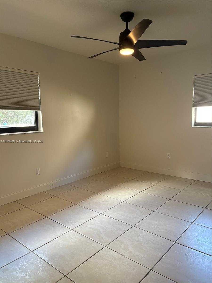 Small Image of 11527 SOUTH WEST 84TH LN, Miami Number 8