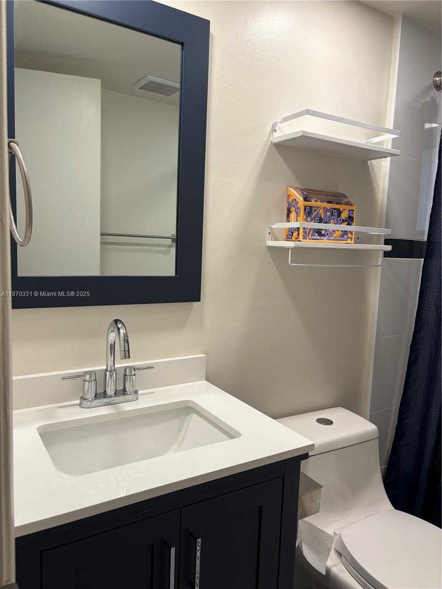 Small Image of 11527 SOUTH WEST 84TH LN, Miami Number 9
