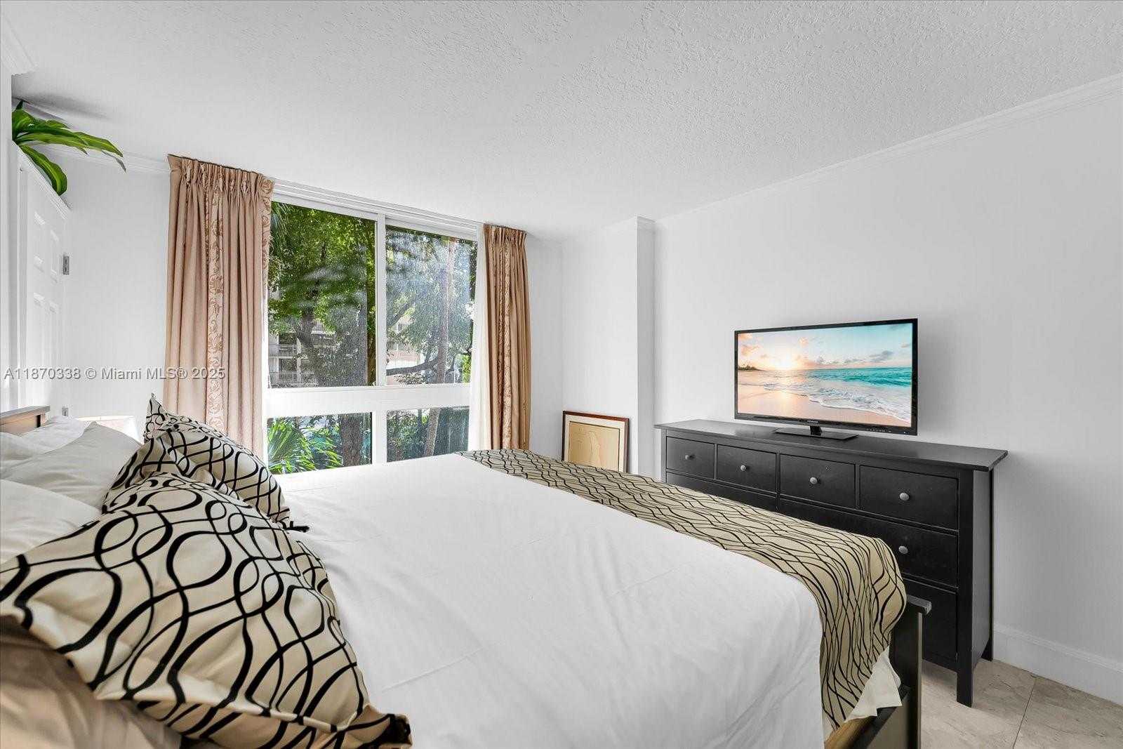 Small Image of 2951 SOUTH BAYSHORE DR #307, Miami Number 8