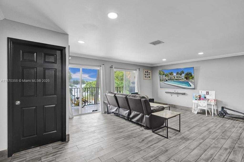 Small Image of 900 CRYSTAL LAKE DR #2B, Deerfield Beach Number 10