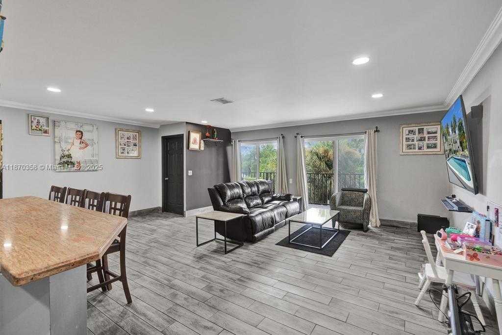 Small Image of 900 CRYSTAL LAKE DR #2B, Deerfield Beach Number 2