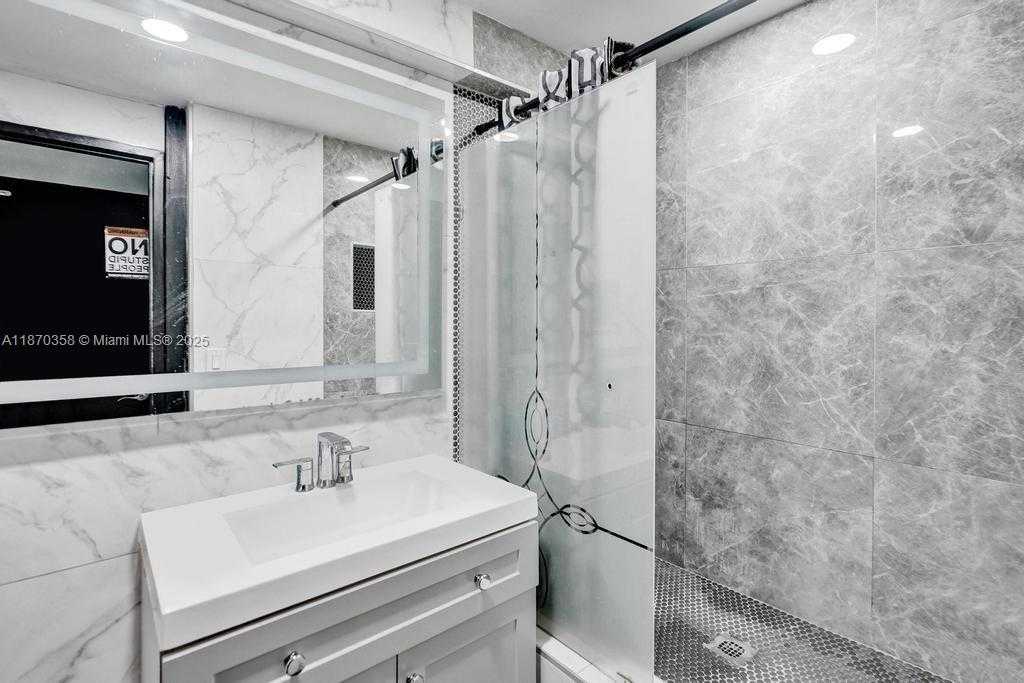 Small Image of 900 CRYSTAL LAKE DR #2B, Deerfield Beach Number 20