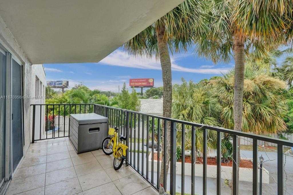 Small Image of 900 CRYSTAL LAKE DR #2B, Deerfield Beach Number 29