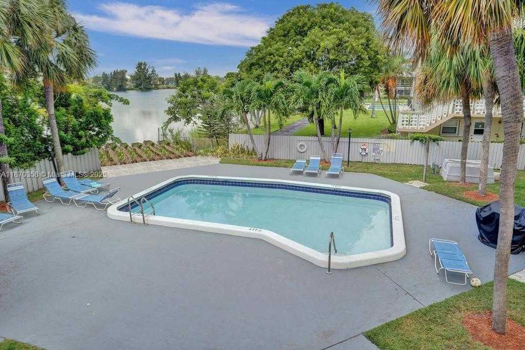 Small Image of 900 CRYSTAL LAKE DR #2B, Deerfield Beach Number 30