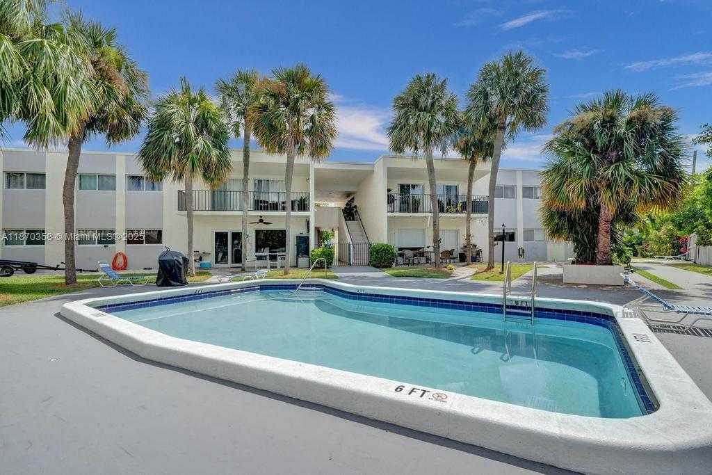 Small Image of 900 CRYSTAL LAKE DR #2B, Deerfield Beach Number 33