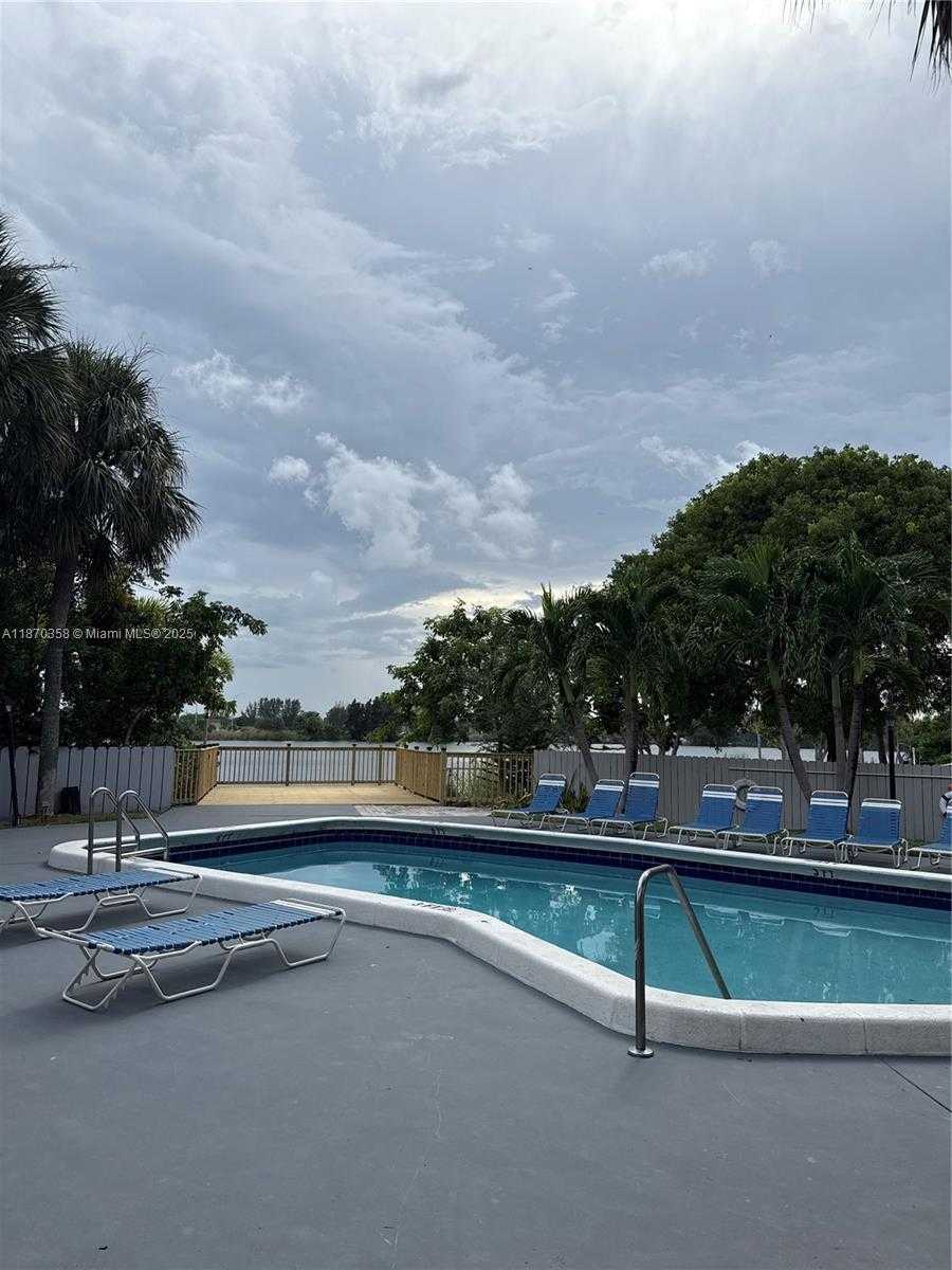 Small Image of 900 CRYSTAL LAKE DR #2B, Deerfield Beach Number 37
