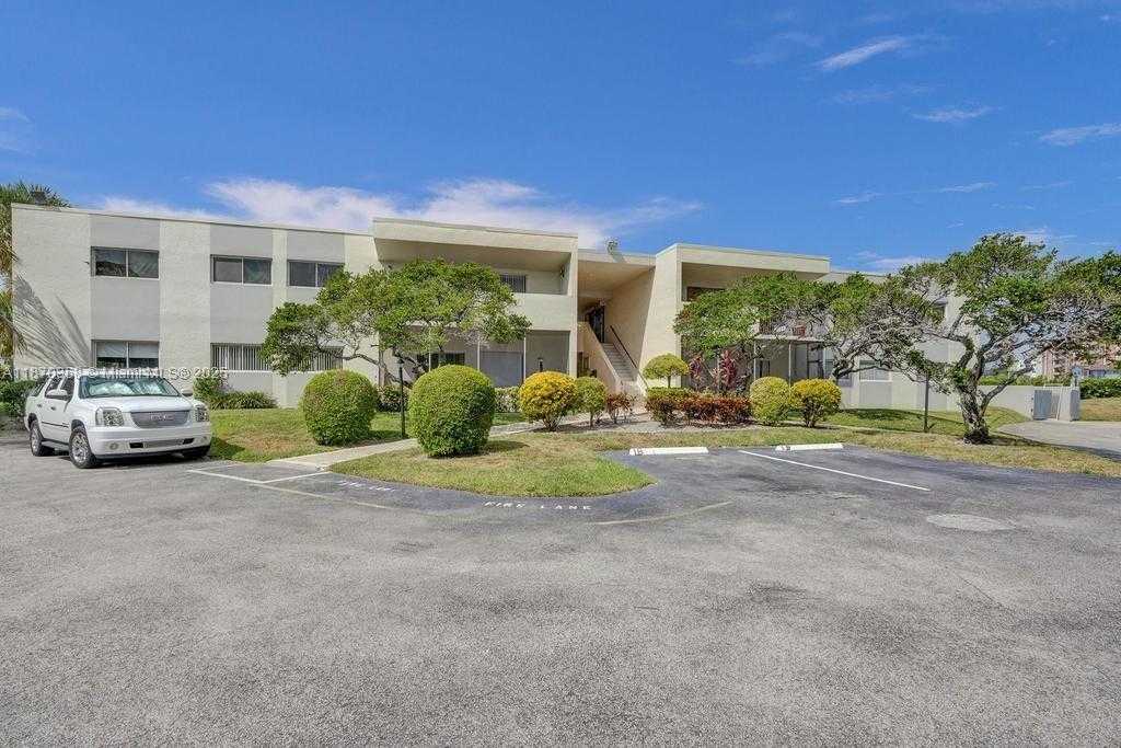 Small Image of 900 CRYSTAL LAKE DR #2B, Deerfield Beach Number 40