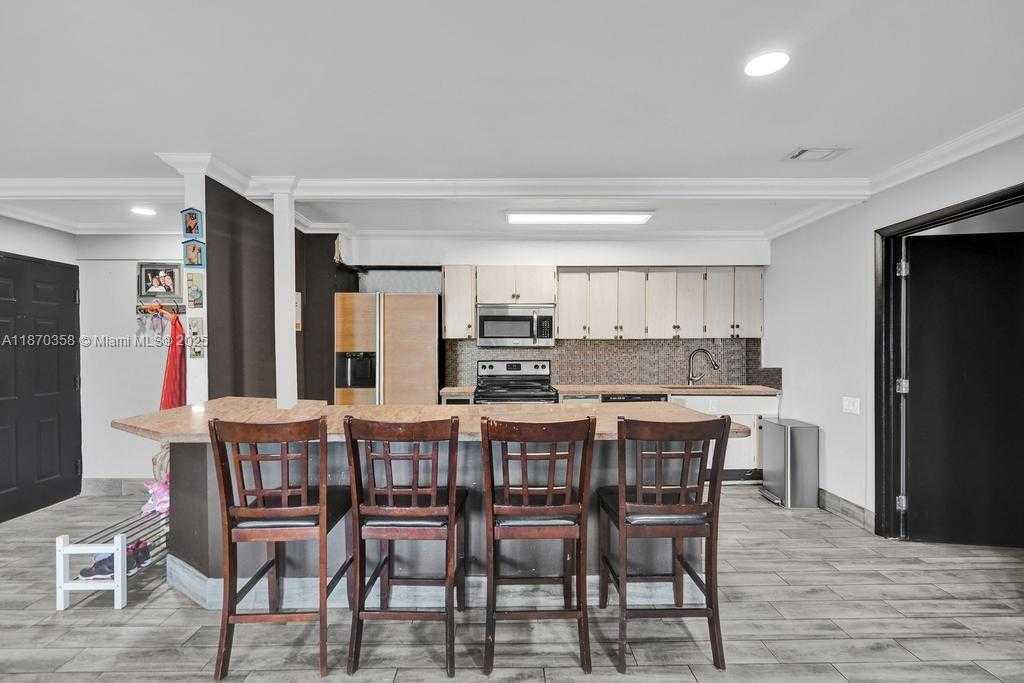 Small Image of 900 CRYSTAL LAKE DR #2B, Deerfield Beach Number 5