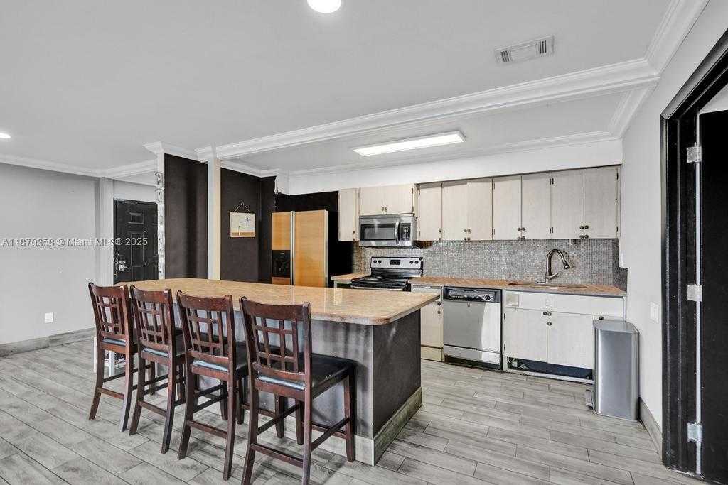 Small Image of 900 CRYSTAL LAKE DR #2B, Deerfield Beach Number 6