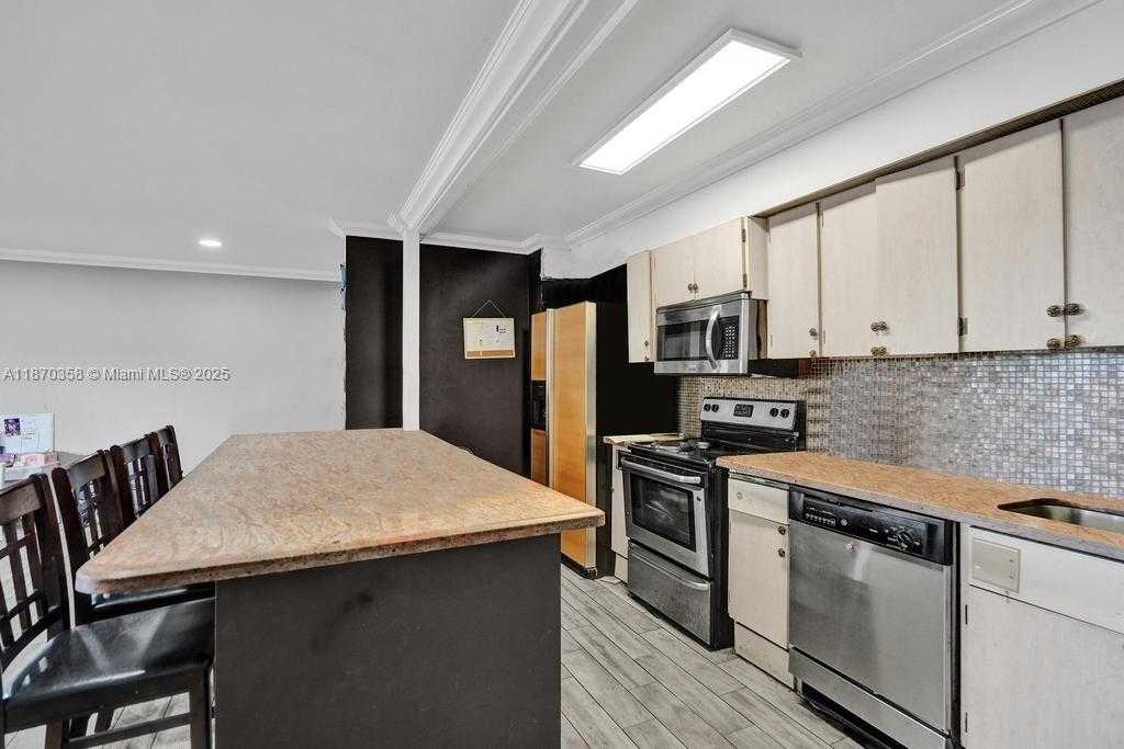 Small Image of 900 CRYSTAL LAKE DR #2B, Deerfield Beach Number 7