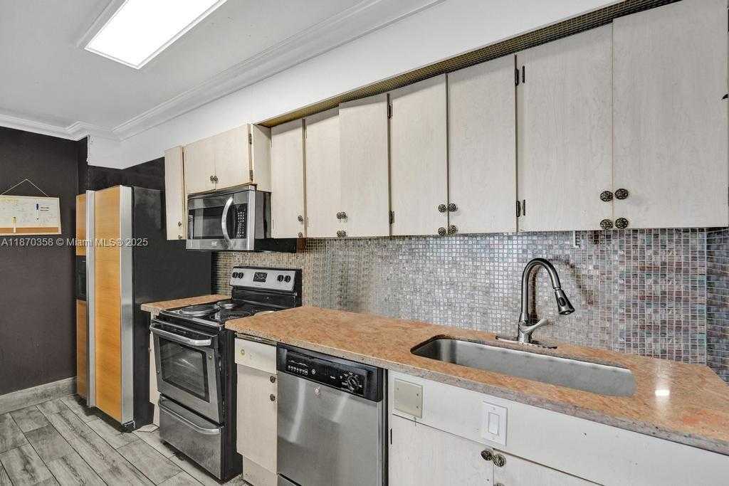 Small Image of 900 CRYSTAL LAKE DR #2B, Deerfield Beach Number 8