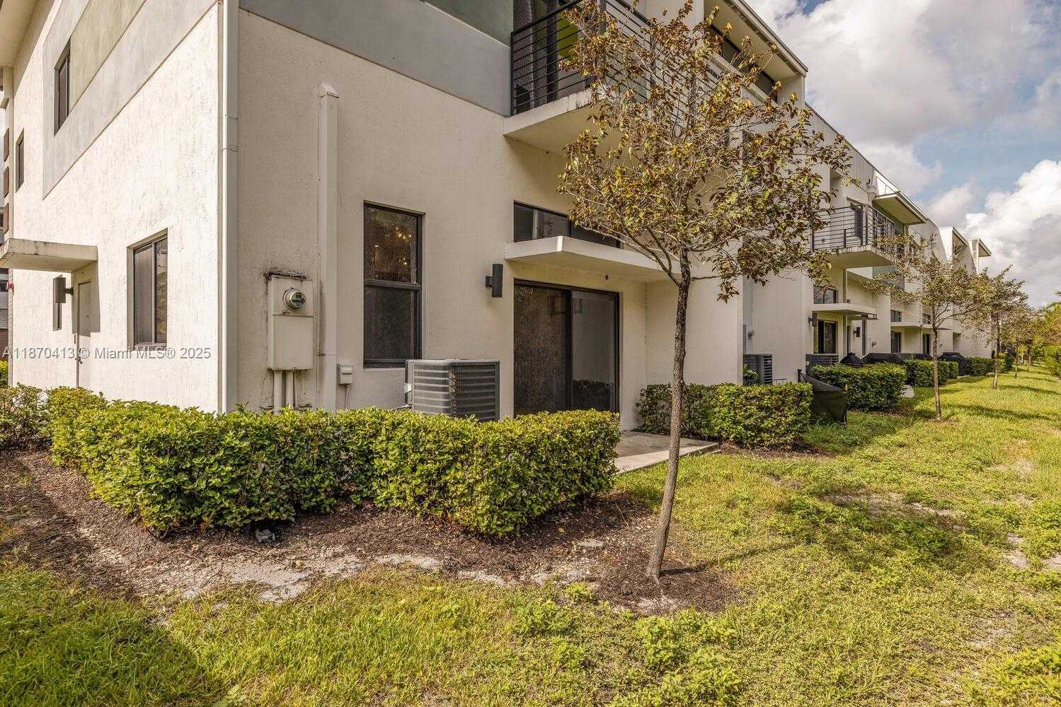 Small Image of 4369 NORTH WEST 9TH ST, Plantation Number 12