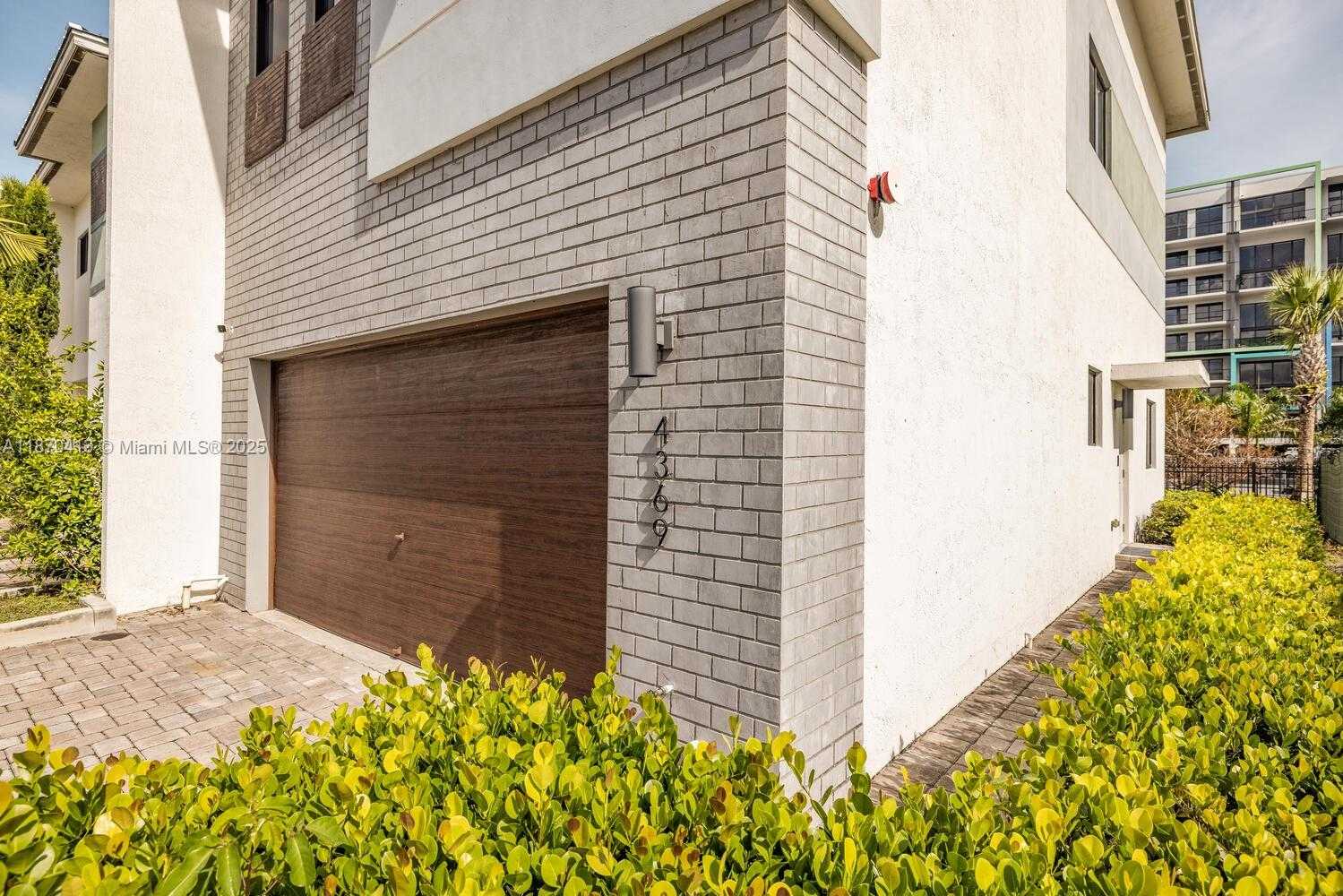 Small Image of 4369 NORTH WEST 9TH ST, Plantation Number 2