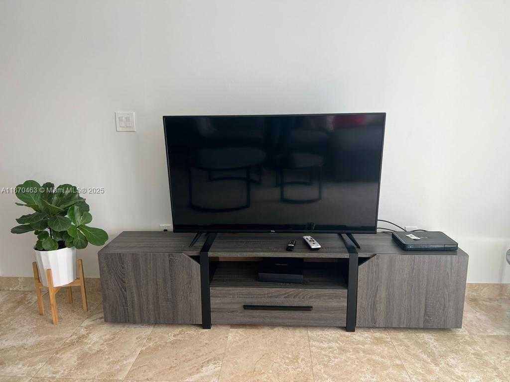 Small Image of 1155 BRICKELL BAY DR #805, Miami Number 15