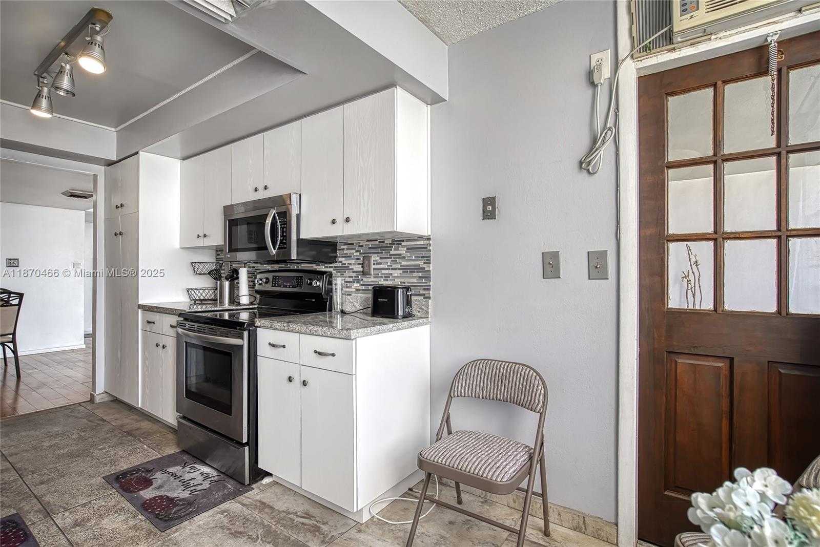 Small Image of 18021 BISCAYNE BLVD #1604, Aventura Number 14