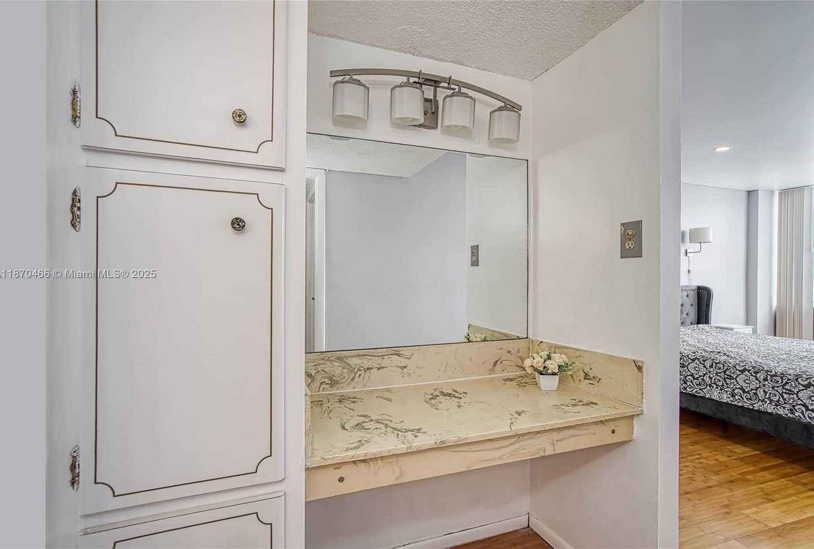 Small Image of 18021 BISCAYNE BLVD #1604, Aventura Number 24