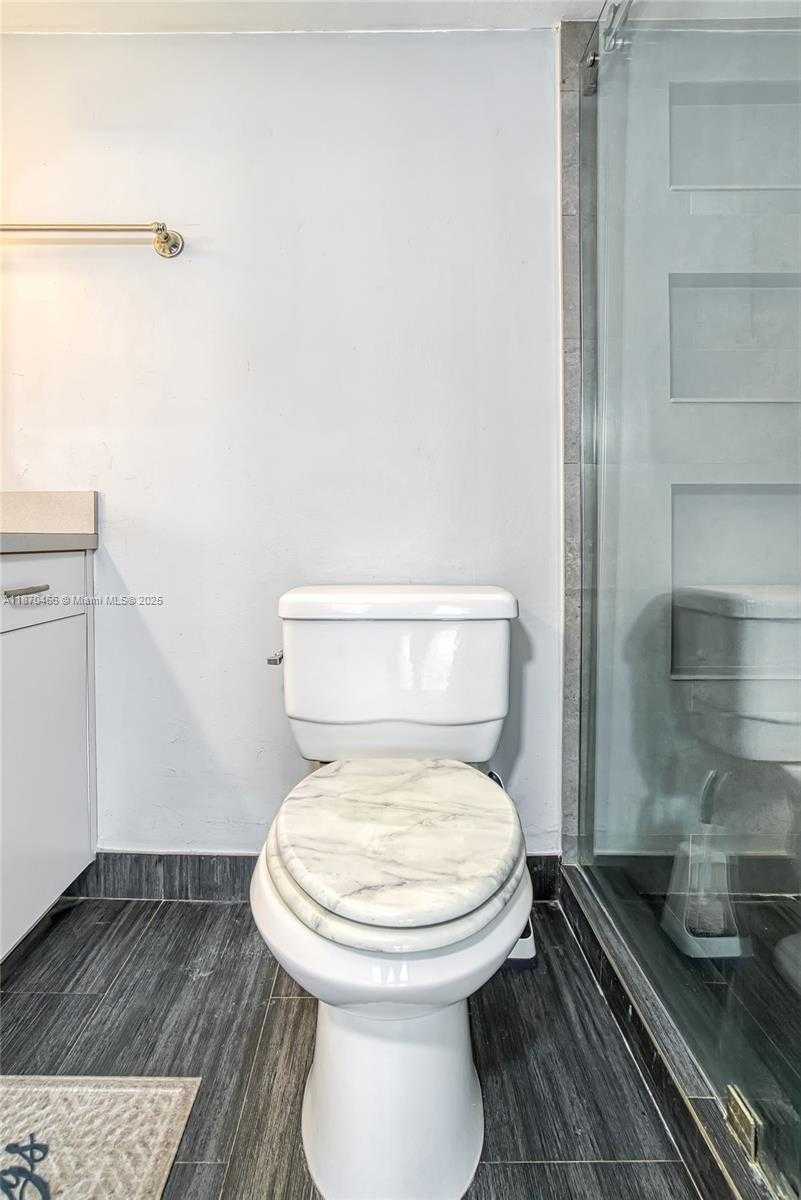 Small Image of 18021 BISCAYNE BLVD #1604, Aventura Number 34