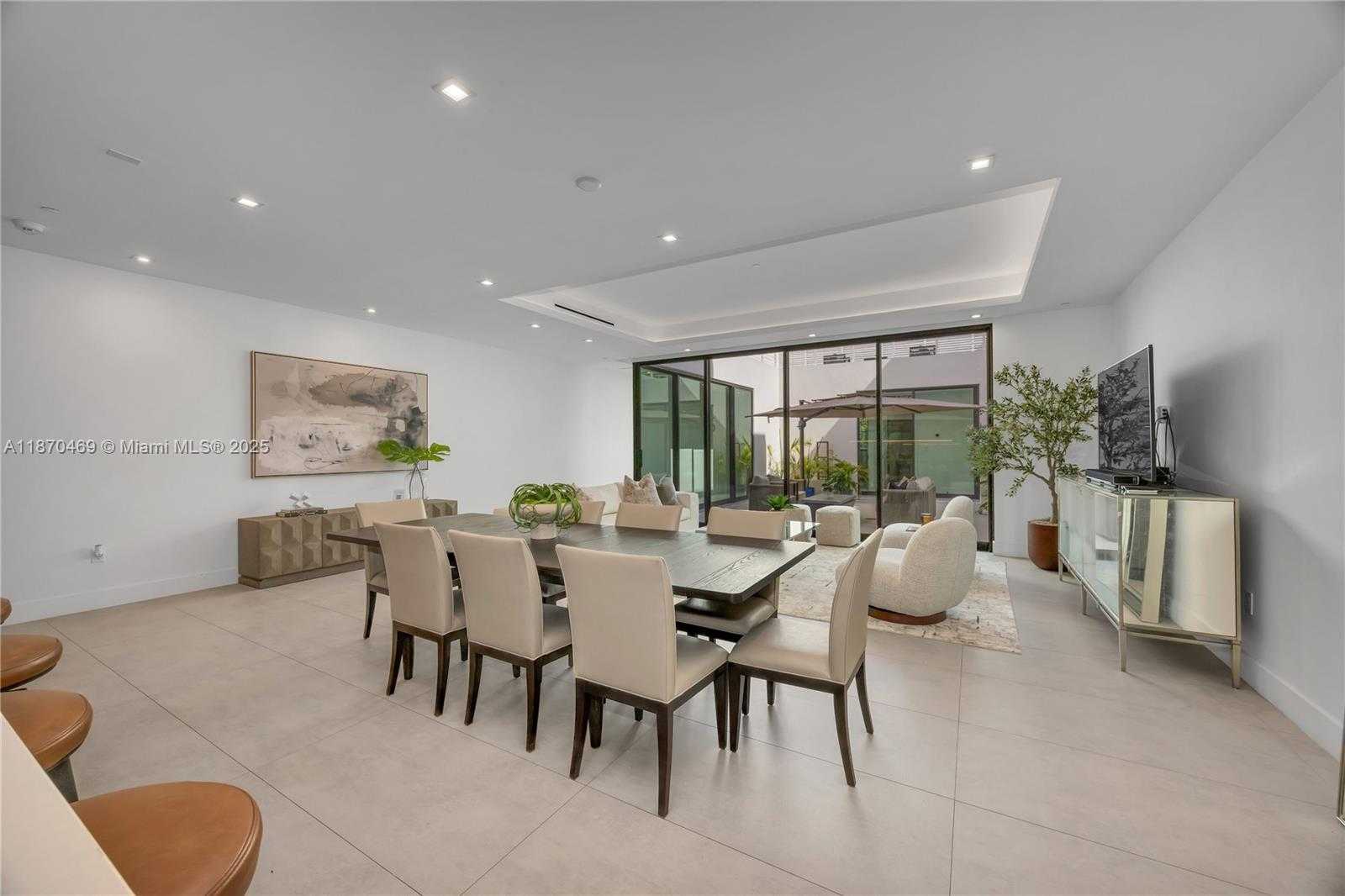 Small Image of 617 ALMERIA AVE, Coral Gables Number 10