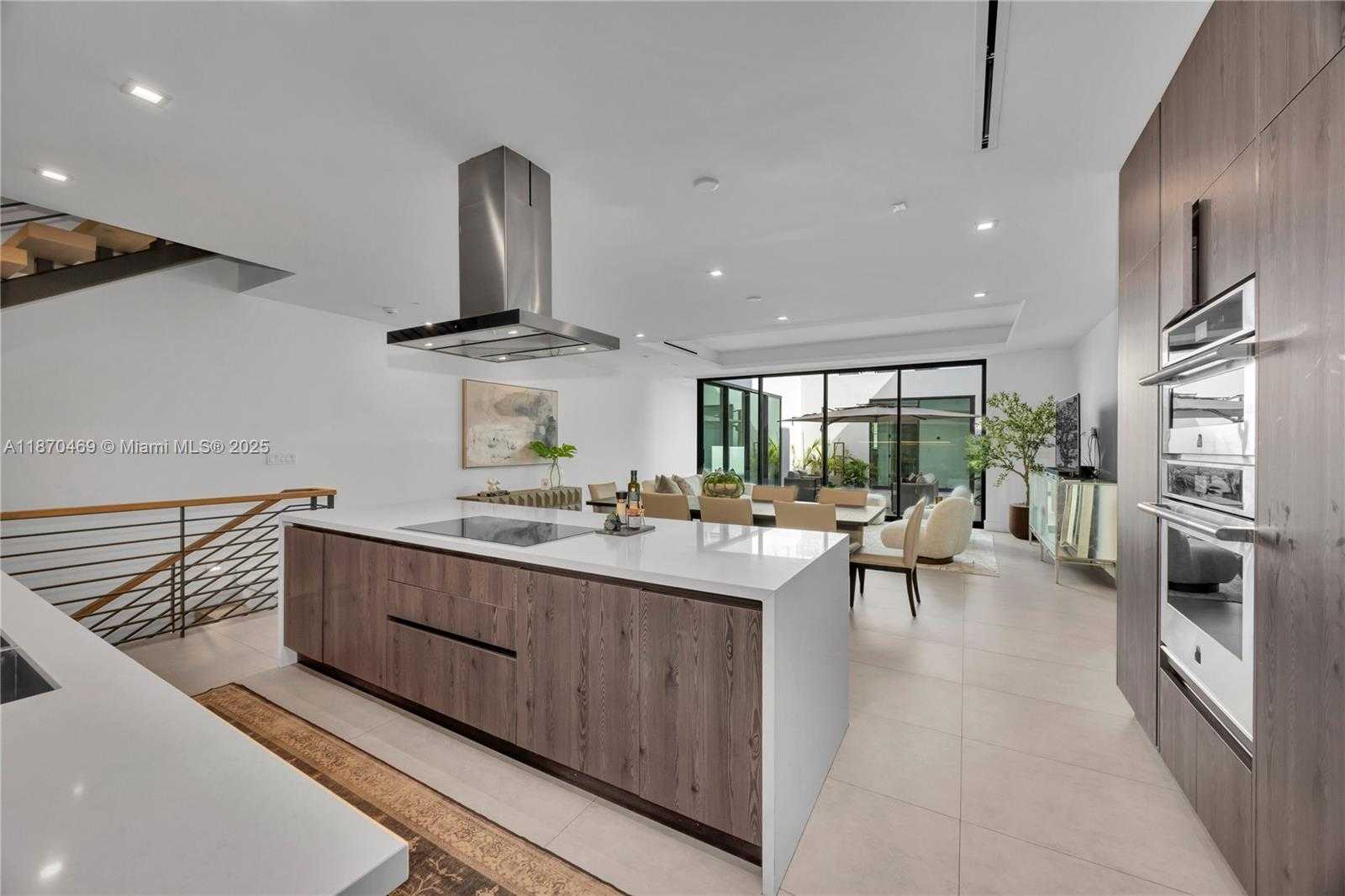 Small Image of 617 ALMERIA AVE, Coral Gables Number 13