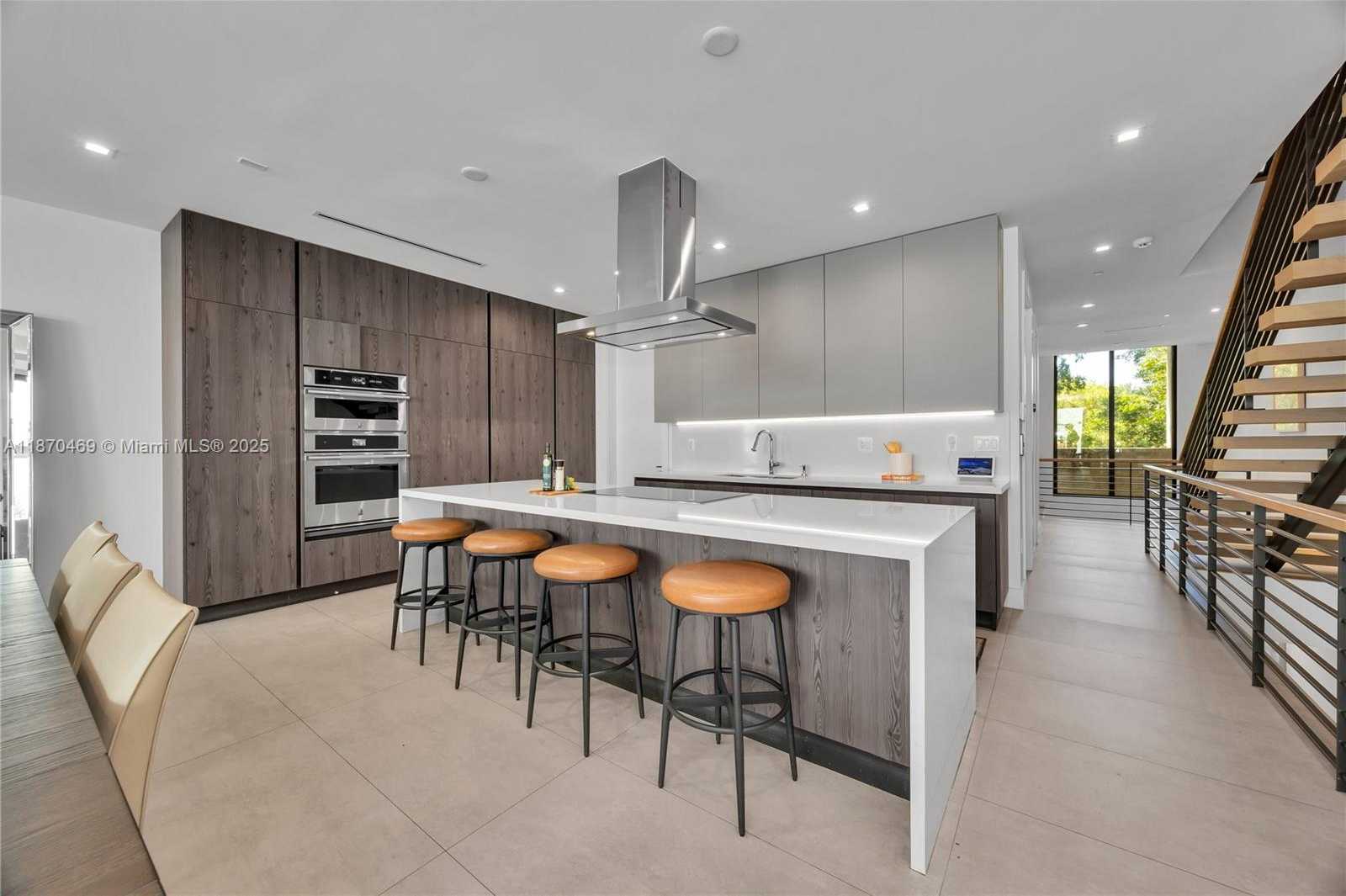 Small Image of 617 ALMERIA AVE, Coral Gables Number 14