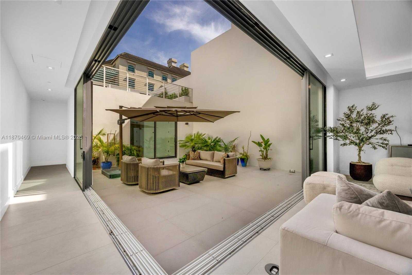 Small Image of 617 ALMERIA AVE, Coral Gables Number 18