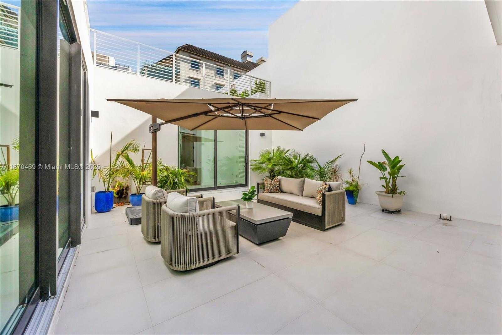 Small Image of 617 ALMERIA AVE, Coral Gables Number 19