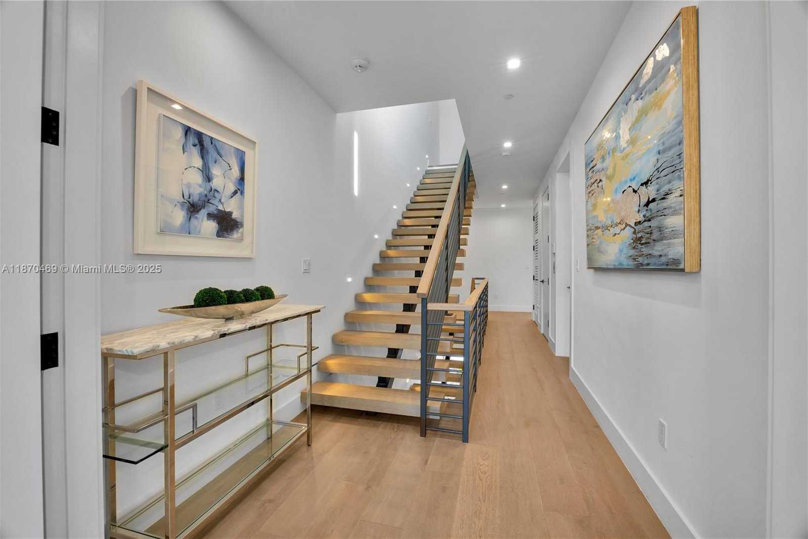 Small Image of 617 ALMERIA AVE, Coral Gables Number 24