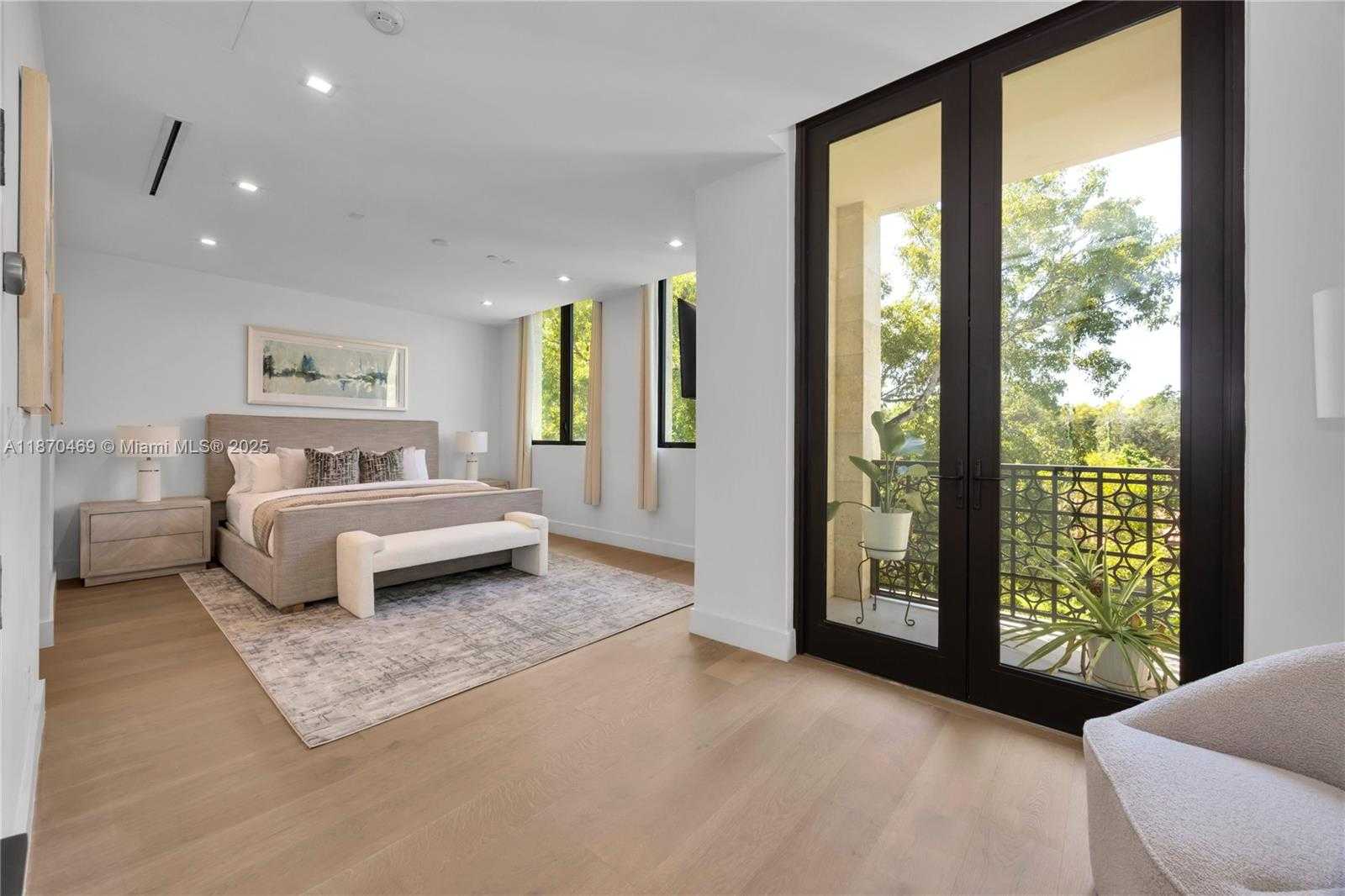 Small Image of 617 ALMERIA AVE, Coral Gables Number 25