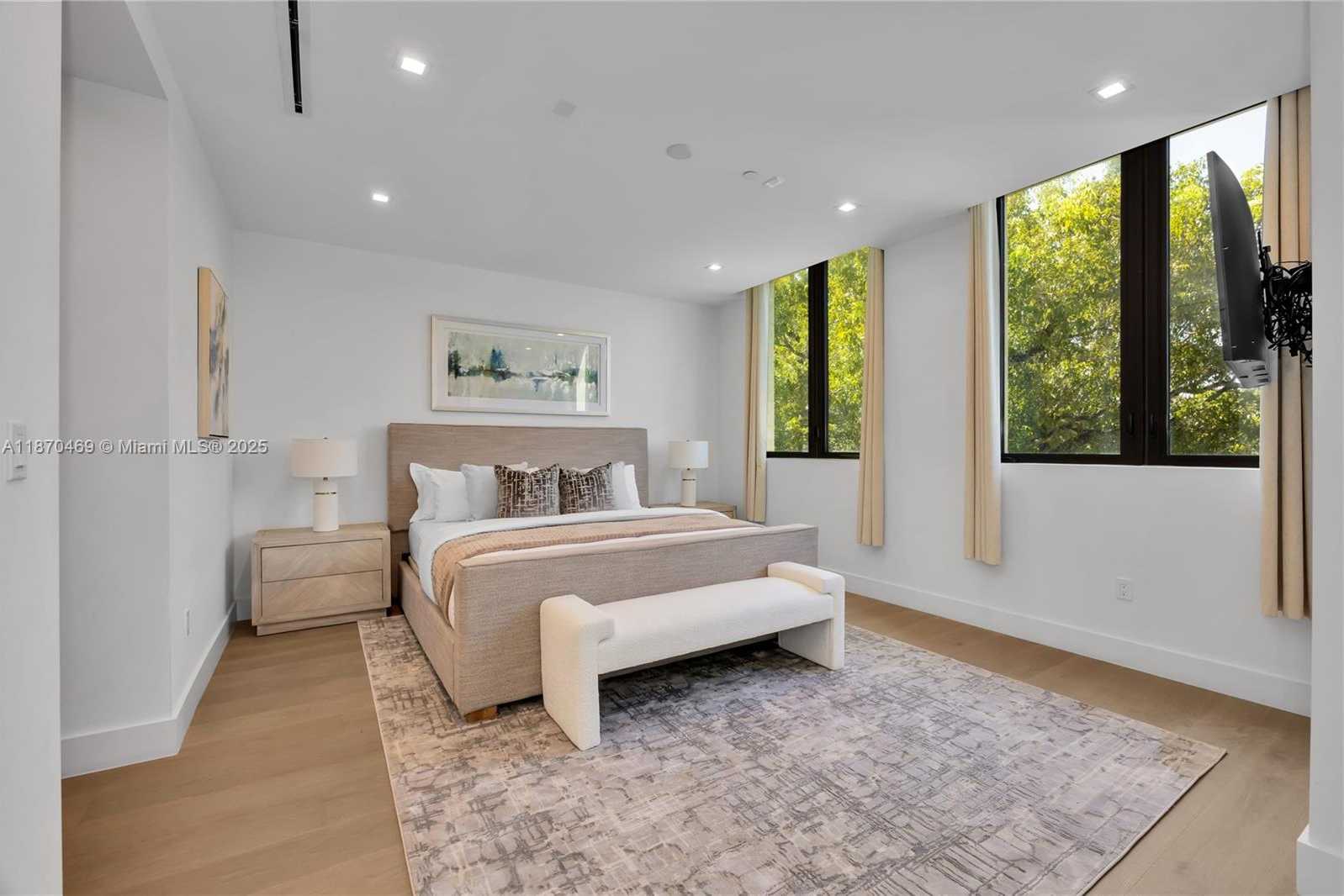 Small Image of 617 ALMERIA AVE, Coral Gables Number 26