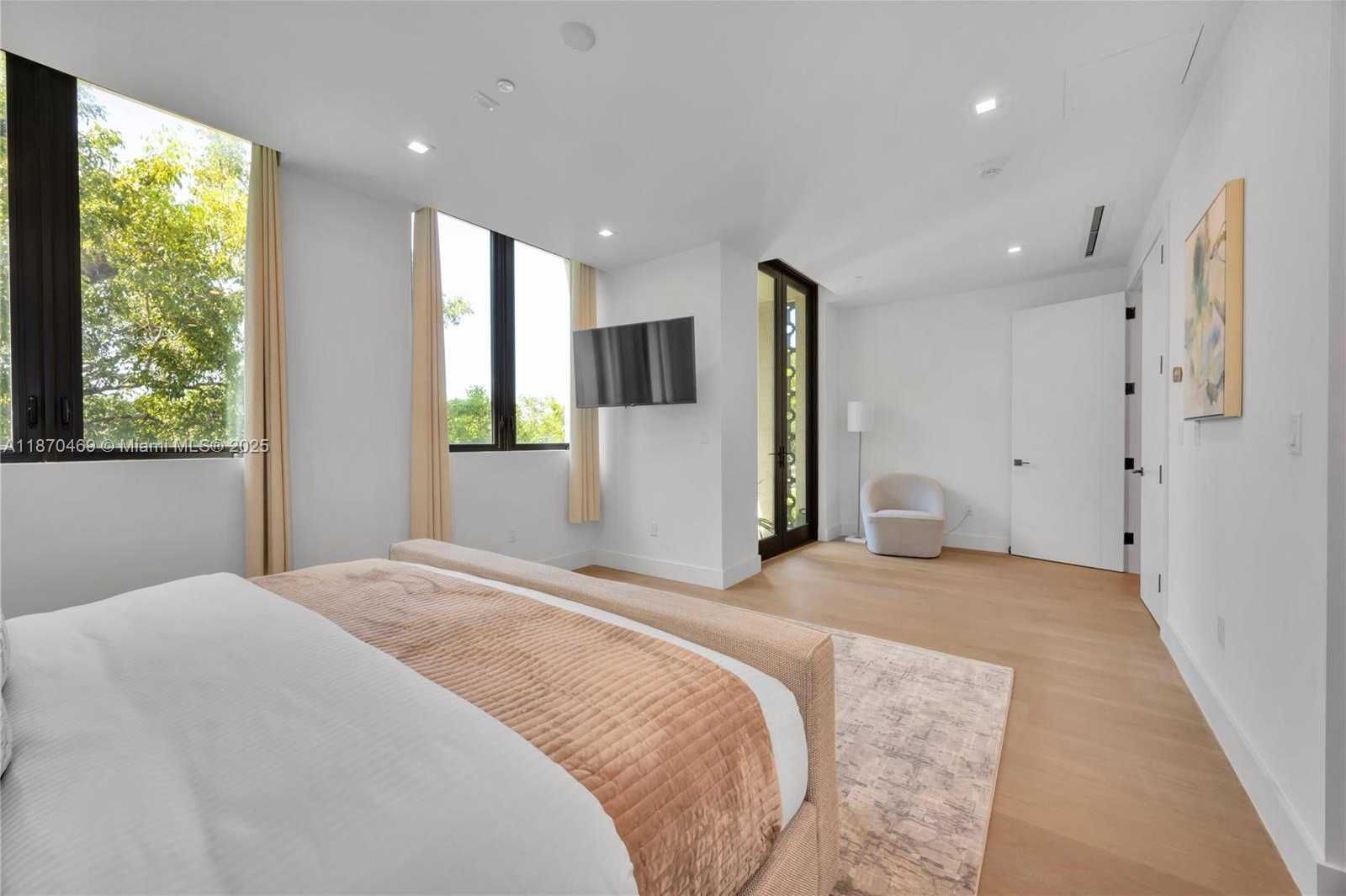 Small Image of 617 ALMERIA AVE, Coral Gables Number 27