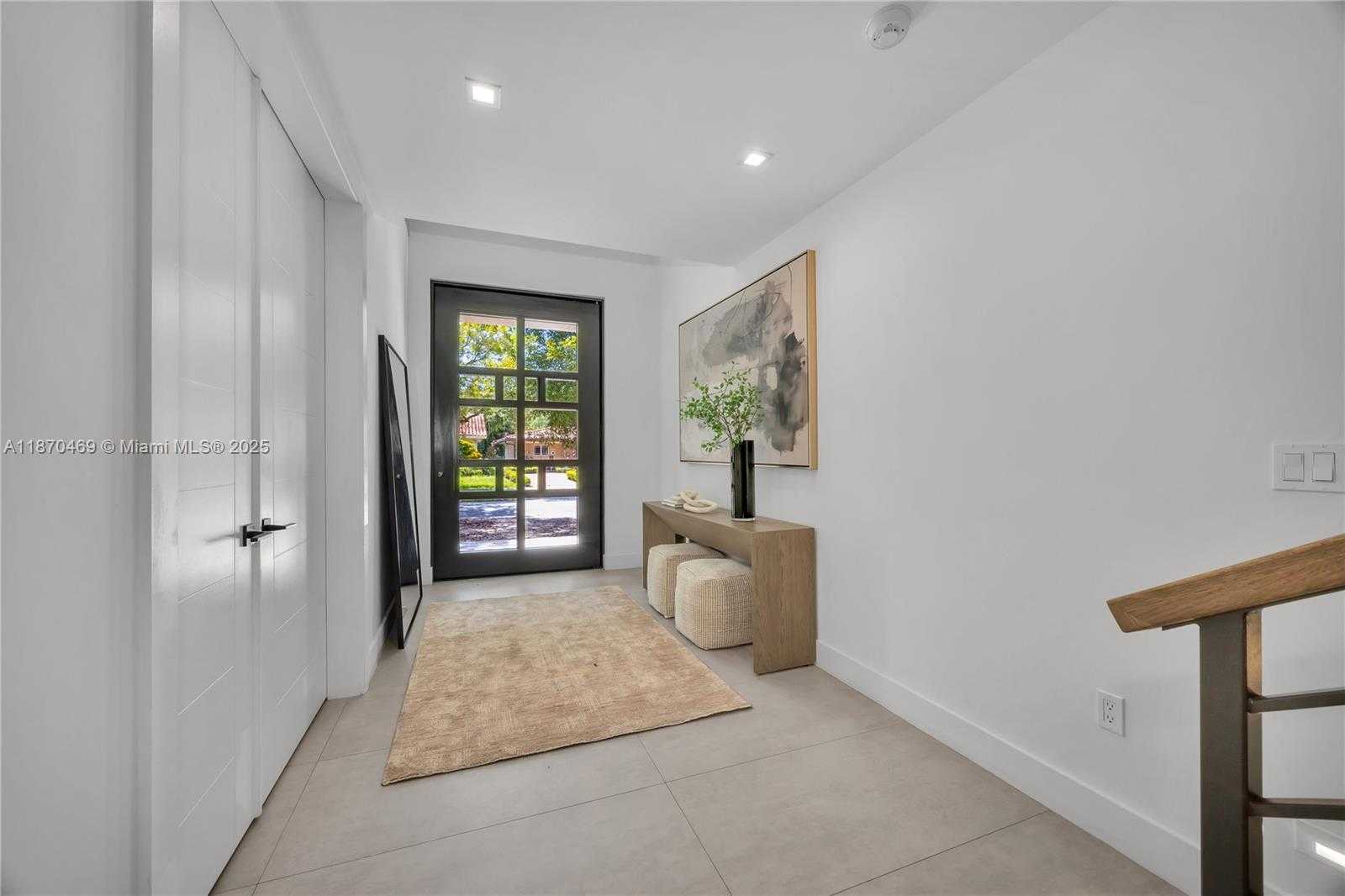 Small Image of 617 ALMERIA AVE, Coral Gables Number 3