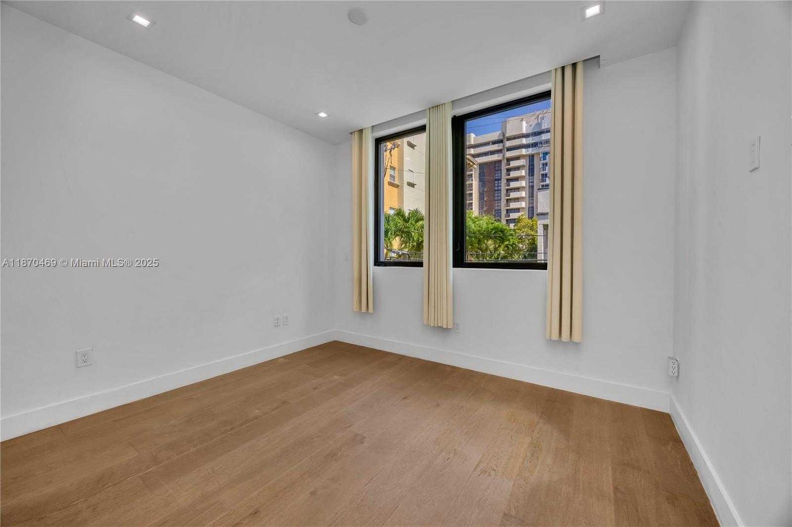 Small Image of 617 ALMERIA AVE, Coral Gables Number 34