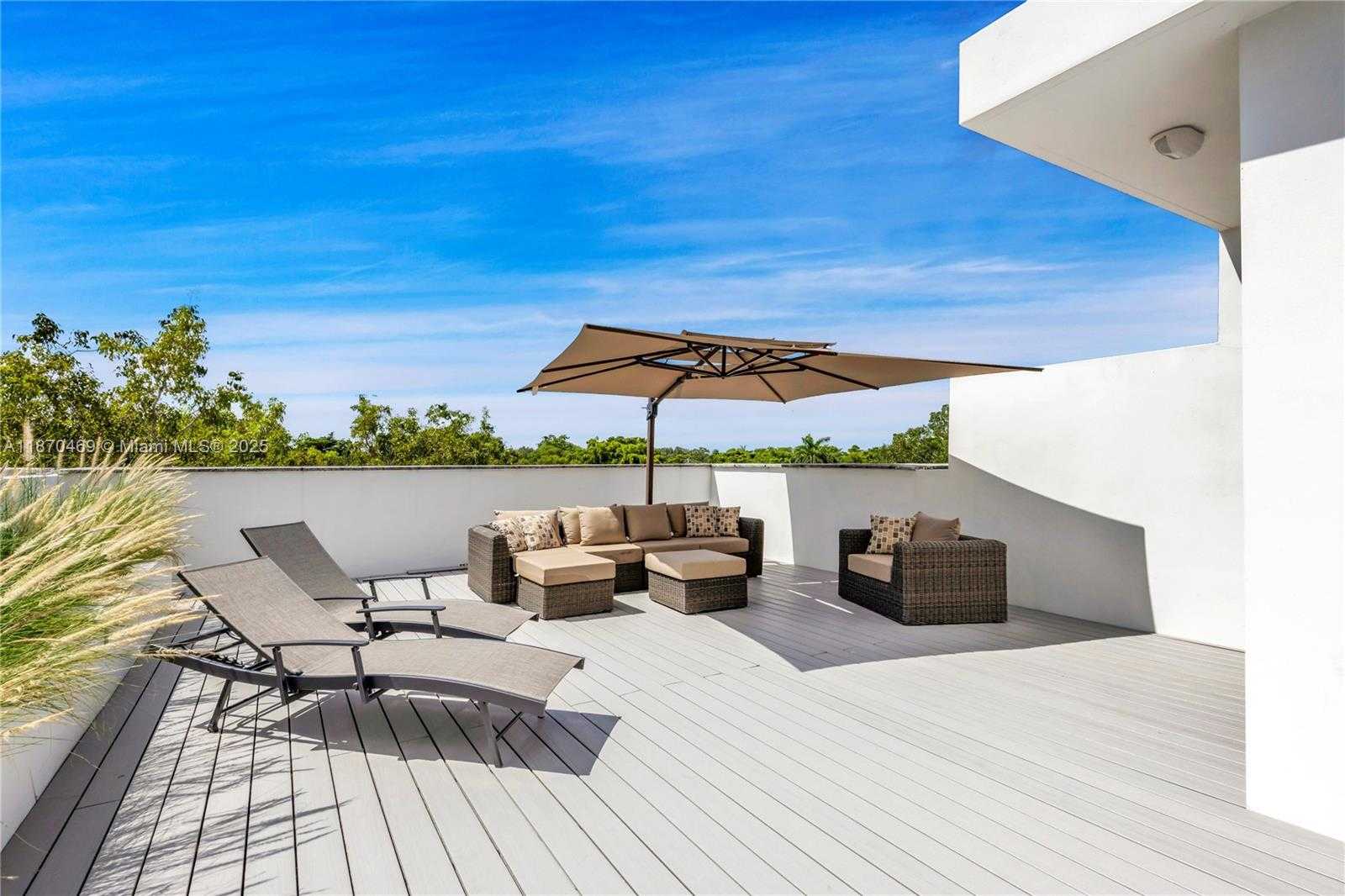 Small Image of 617 ALMERIA AVE, Coral Gables Number 40