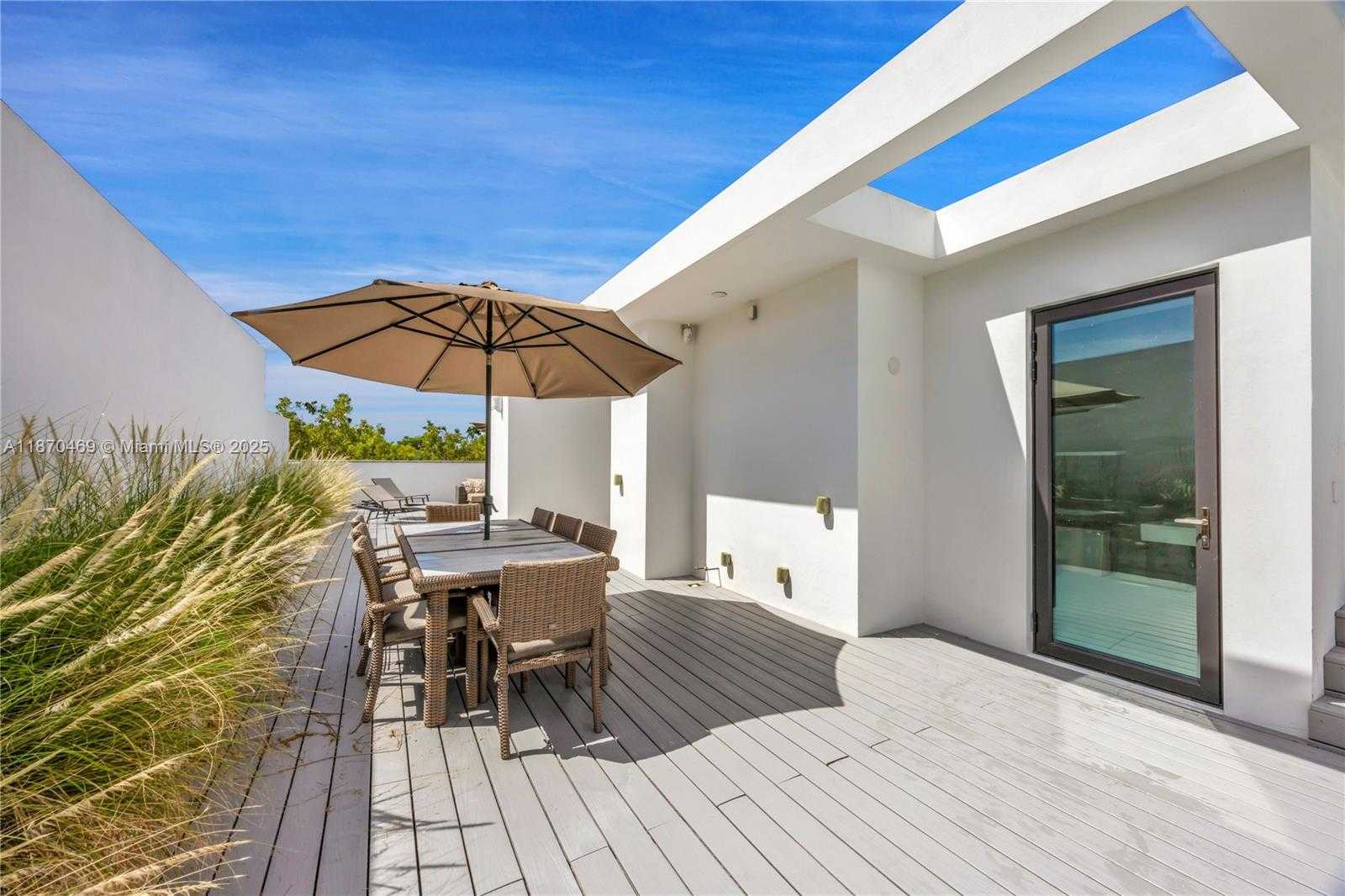 Small Image of 617 ALMERIA AVE, Coral Gables Number 43