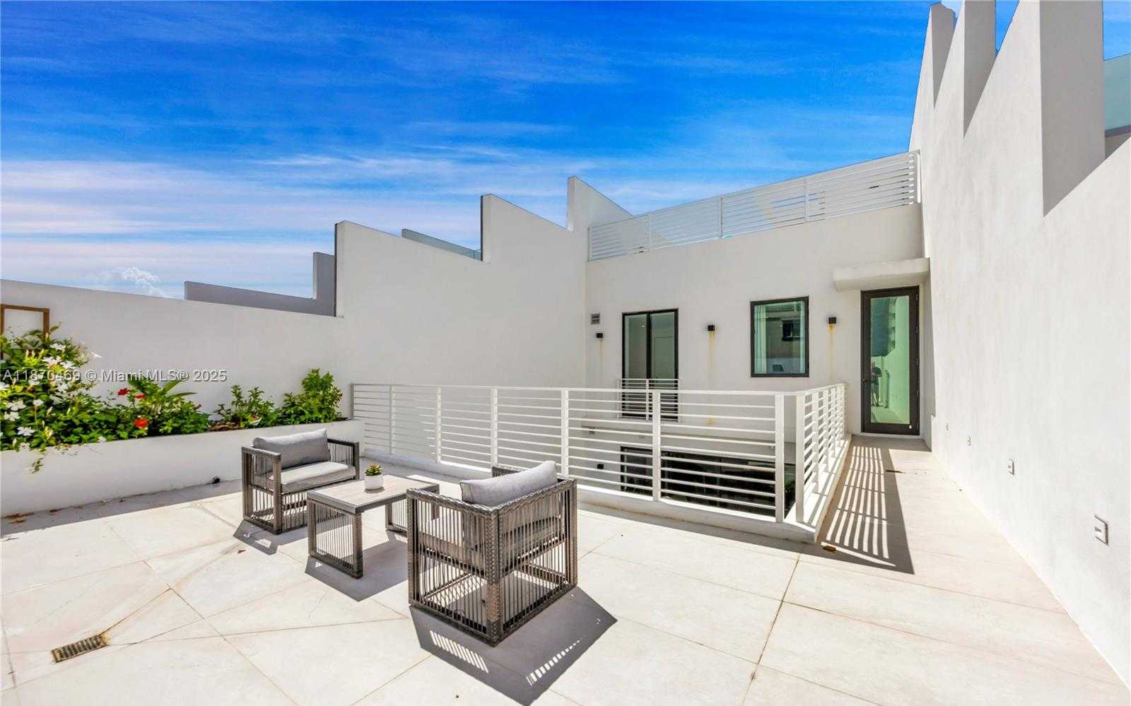 Small Image of 617 ALMERIA AVE, Coral Gables Number 45