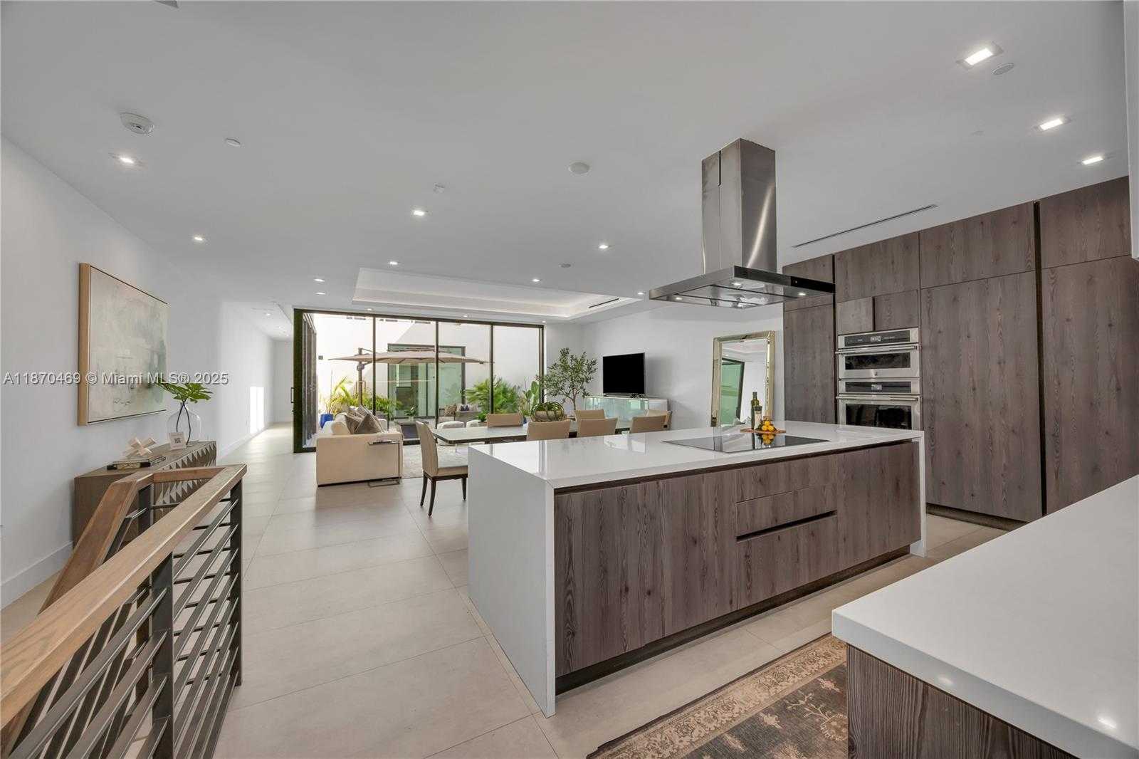 Small Image of 617 ALMERIA AVE, Coral Gables Number 5