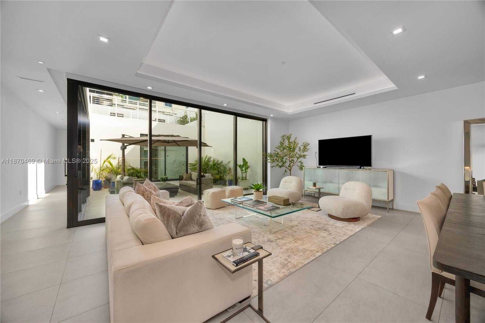 Small Image of 617 ALMERIA AVE, Coral Gables Number 7