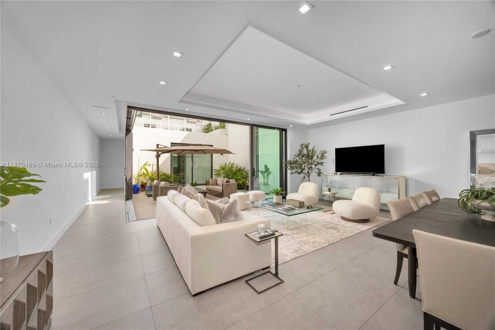 Small Image of 617 ALMERIA AVE, Coral Gables Number 8
