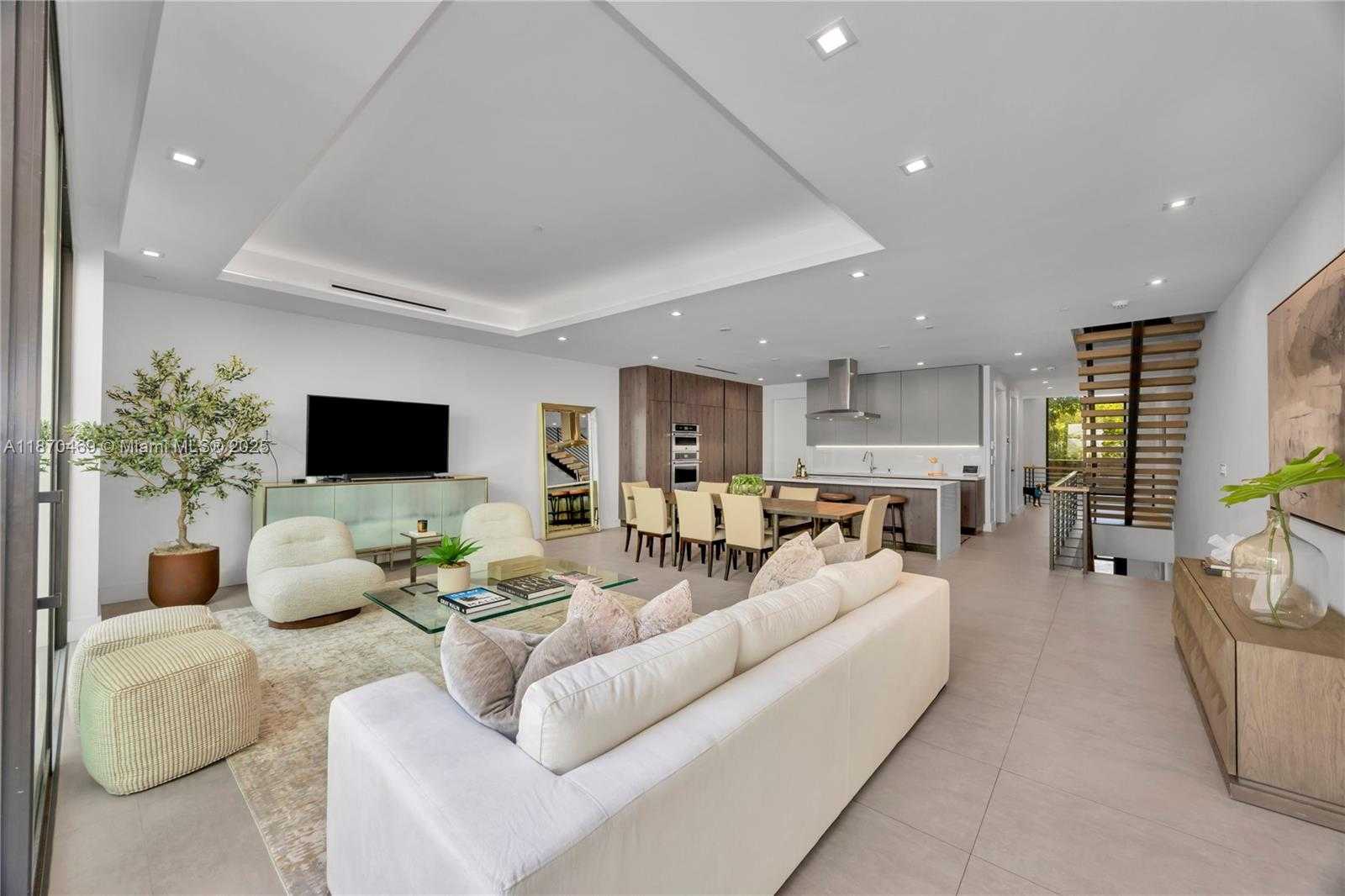 Small Image of 617 ALMERIA AVE, Coral Gables Number 9