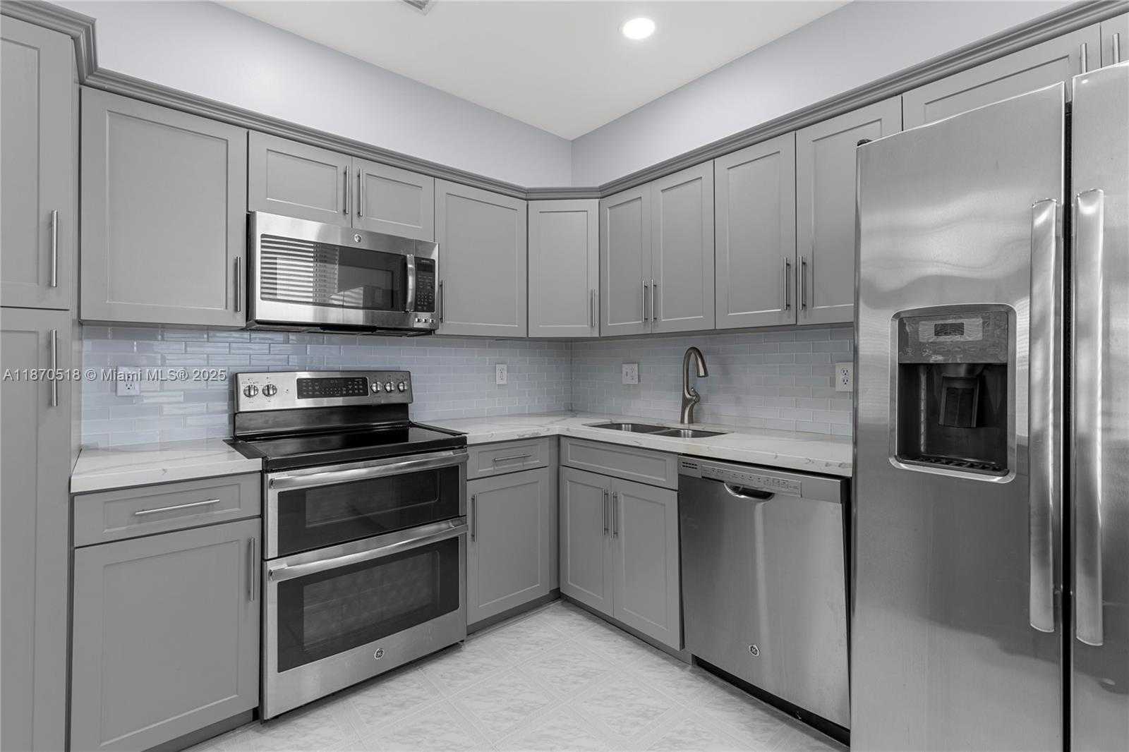 Small Image of 16859 SOUTH WEST 1ST MNR, Pembroke Pines Number 5