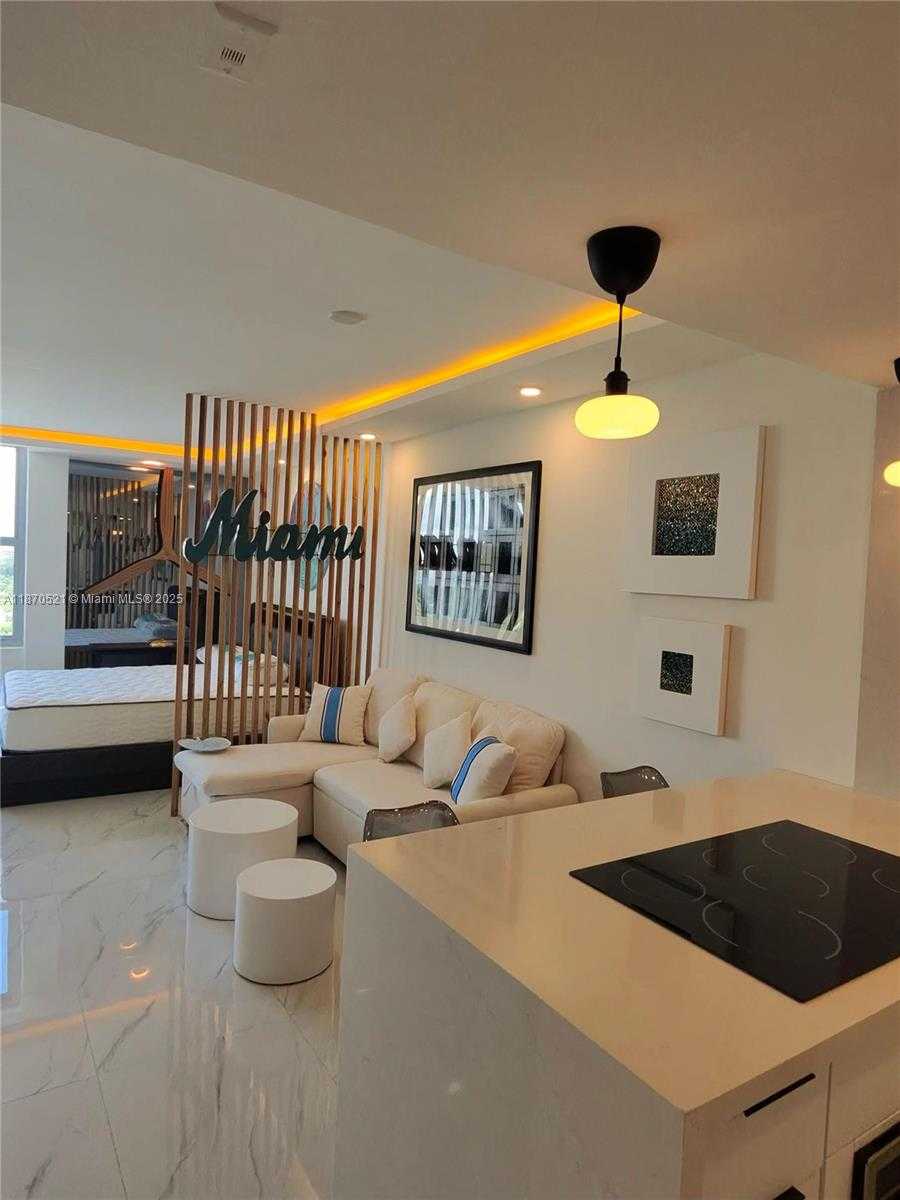 Small Image of 2899 COLLINS AVE #1634, Miami Beach Number 12