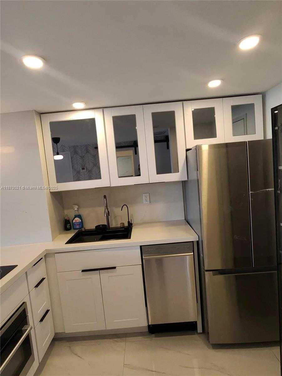 Small Image of 2899 COLLINS AVE #1634, Miami Beach Number 5