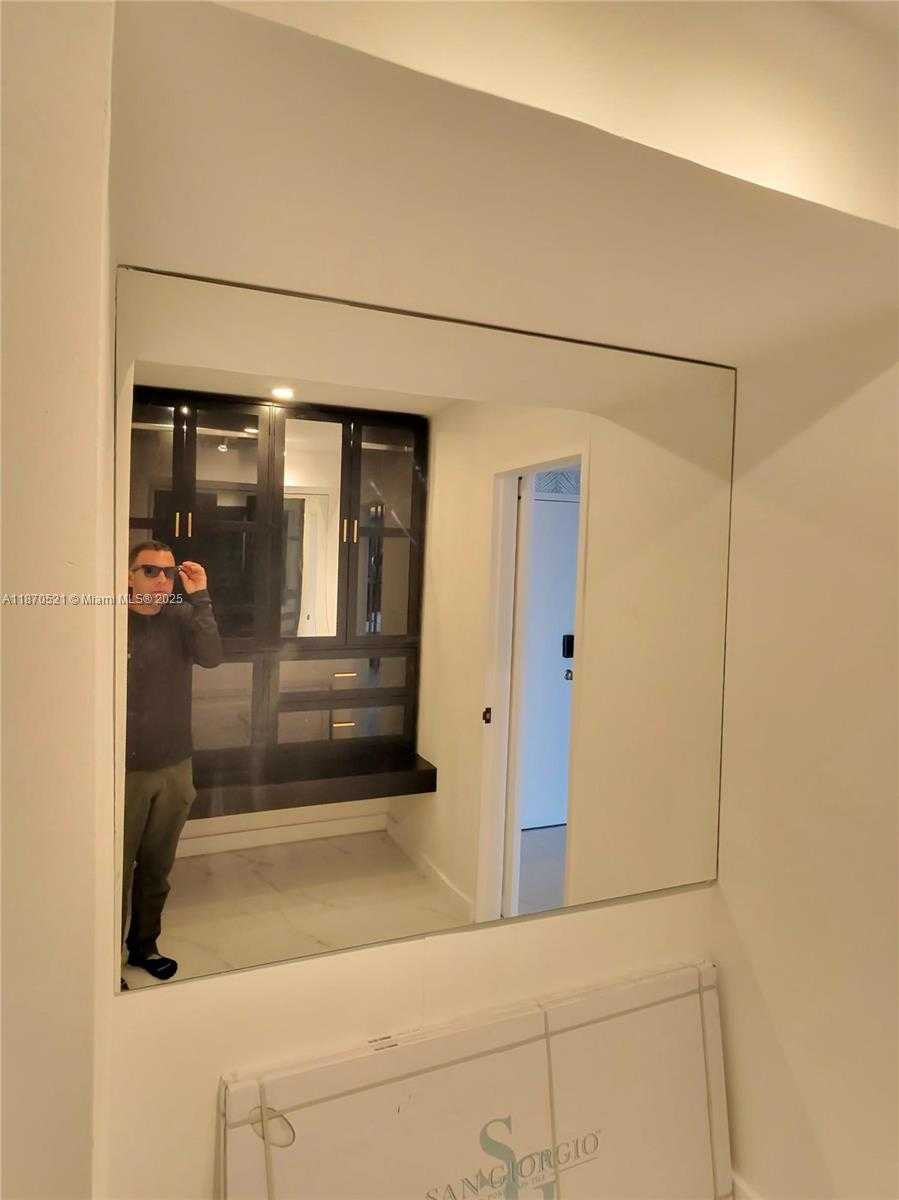 Small Image of 2899 COLLINS AVE #1634, Miami Beach Number 7