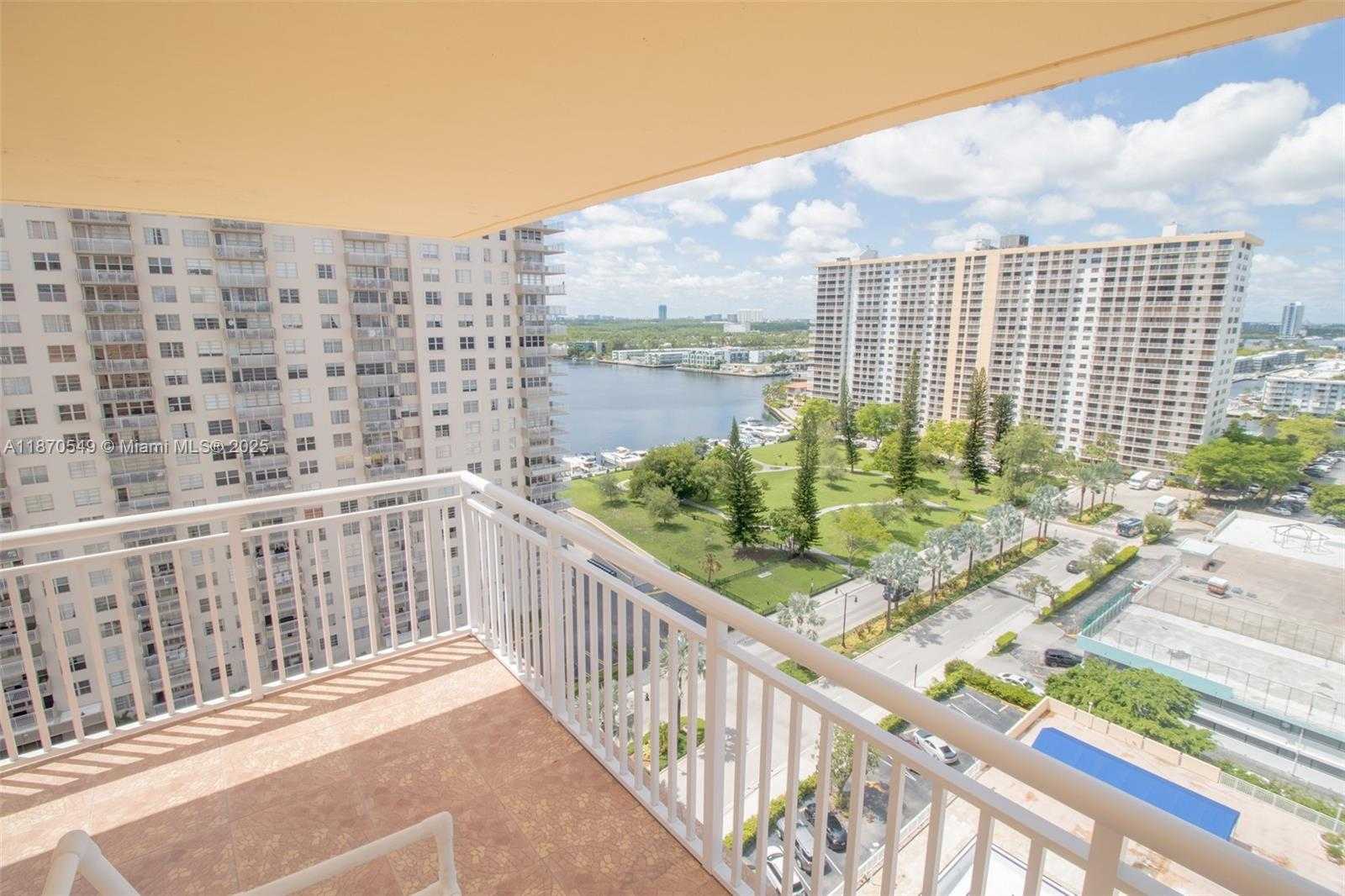 Small Image of 251 174TH ST #1605, Sunny Isles Beach Number 4