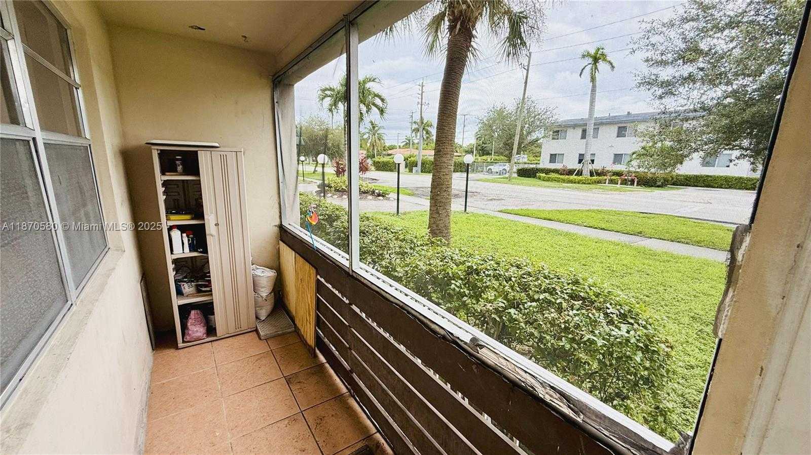 Small Image of 13101 MEMORIAL HWY #104, North Miami Number 10